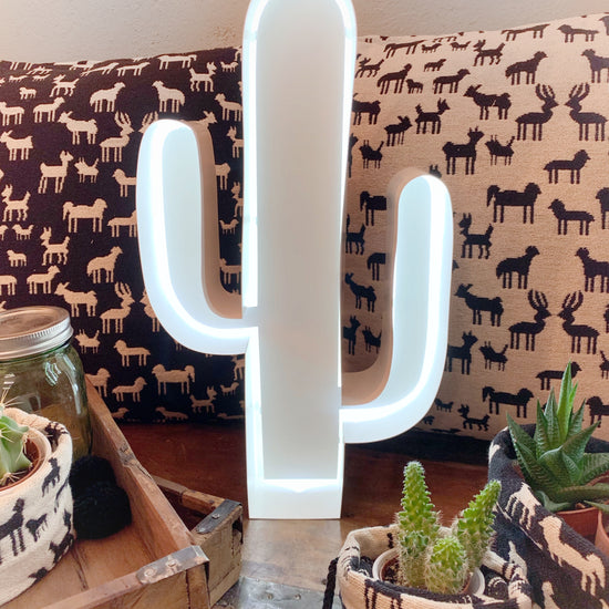 LED-Dekolampe Kaktus Outline, klein (46cm)