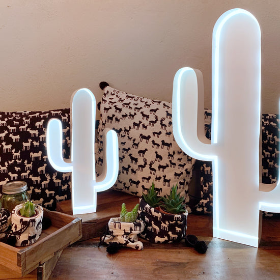 LED-Dekolampe Kaktus Outline, gross (80cm)