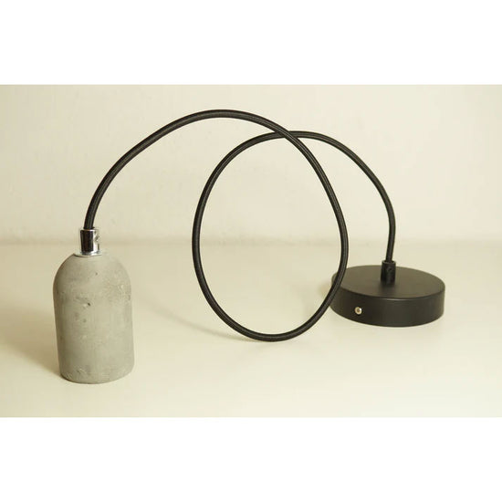 Lampenpendel mit Betonfassung / E27