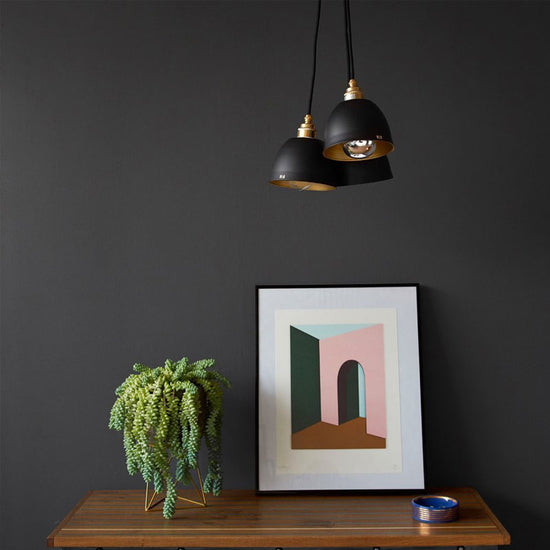 Hängeleuchte Mini Bell / Mattschwarz & Messing gebürstet