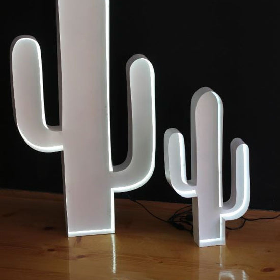 LED-Dekolampe Kaktus Outline, klein (46cm)