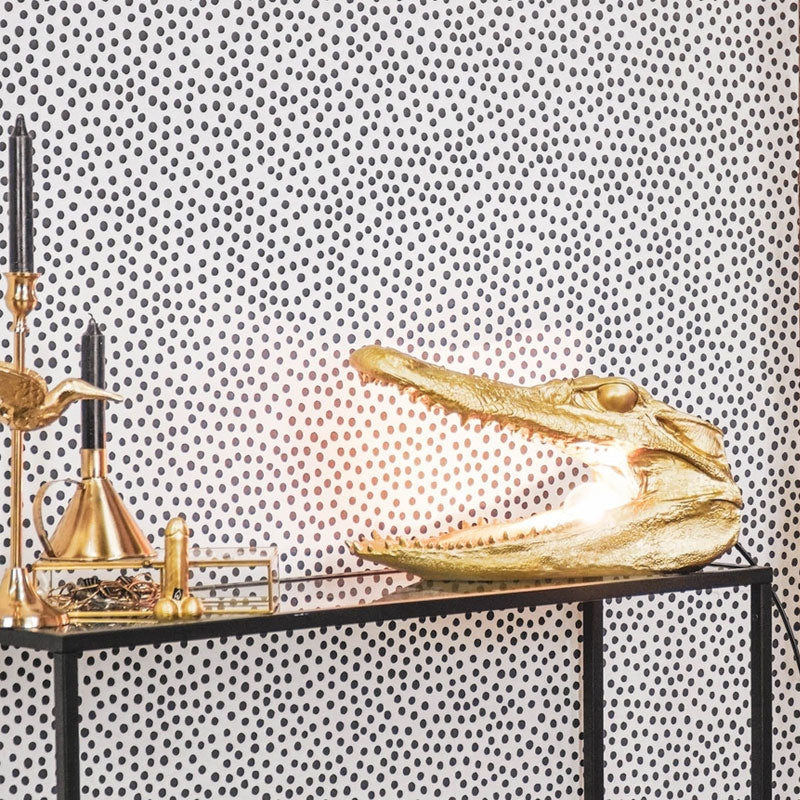 Tischleuchte Alligator Al in Gold, im Raum