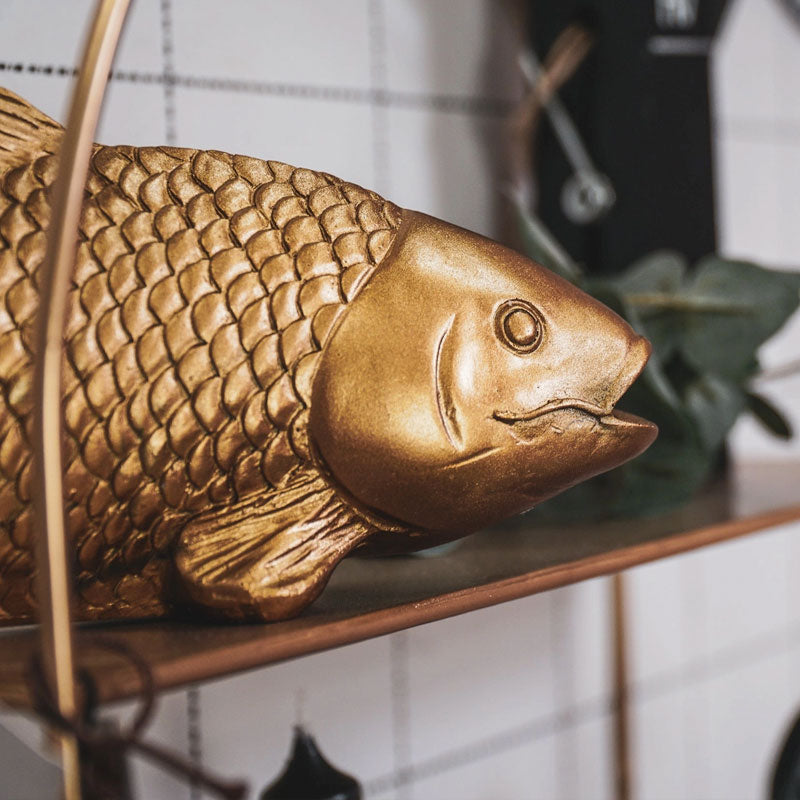 Dekofigur Goldfisch Goldie in Gold, Nahaufnahme