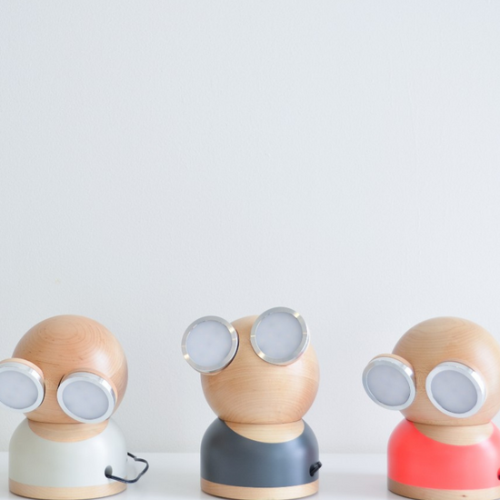 Mr Watt Tischleuchte Holz, graublau