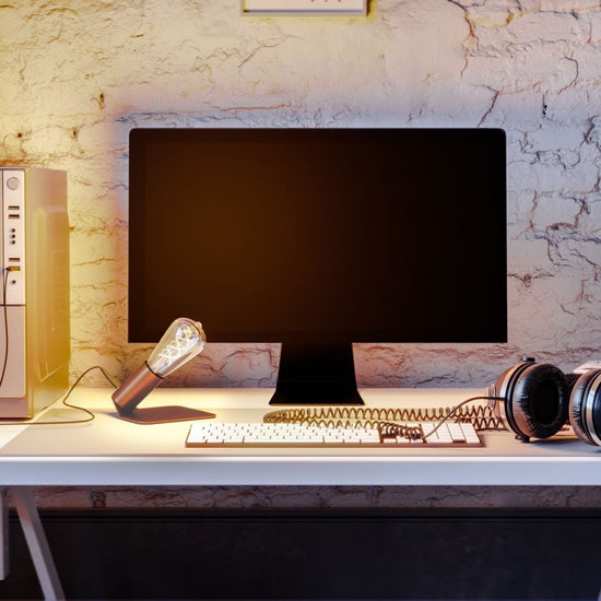 SI! 5V Tischlampe Kupfer satiniert mit Sockel