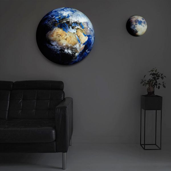 LED-Dekolampe Erde / blauer Planet, gross, Ø78cm – Mood hängend mit Mond 35cm